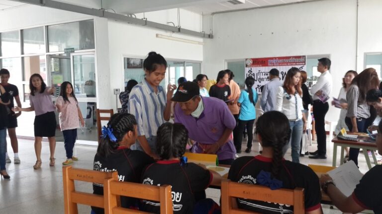2558 Medical career camp (2)