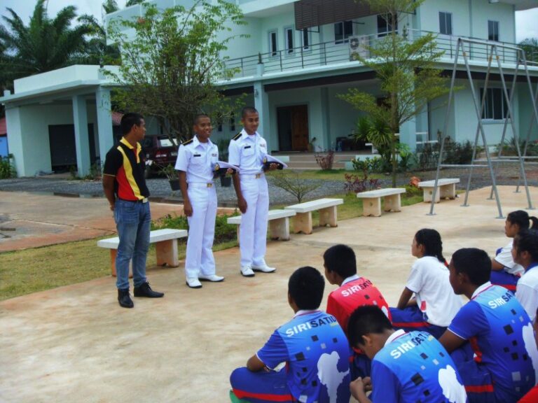 2560 Workshop Ship captain (4)